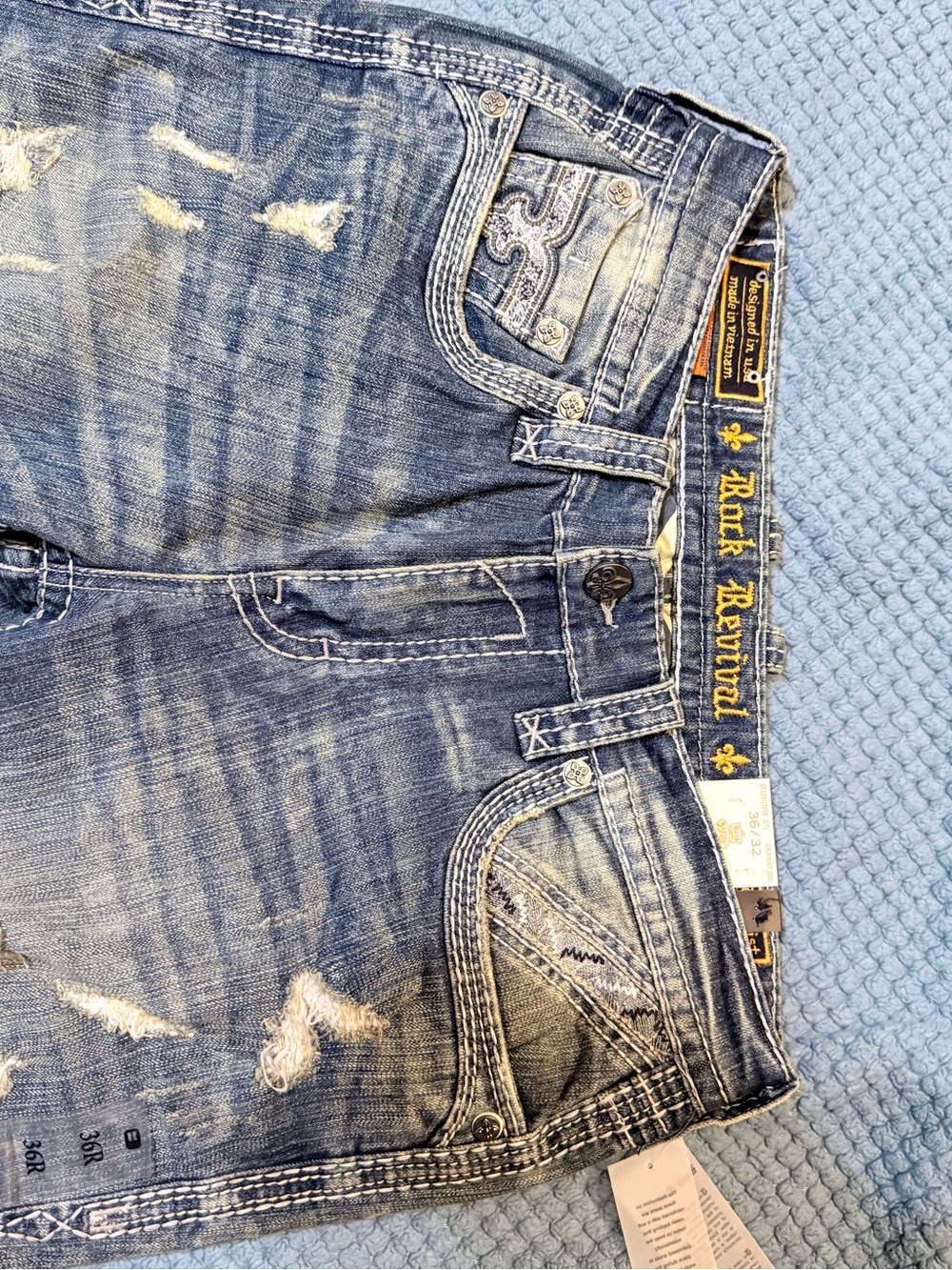 NWT Rock Revival Embroidered Pocket Distressed Jeans in Faded Blue - Picture 4 of 6